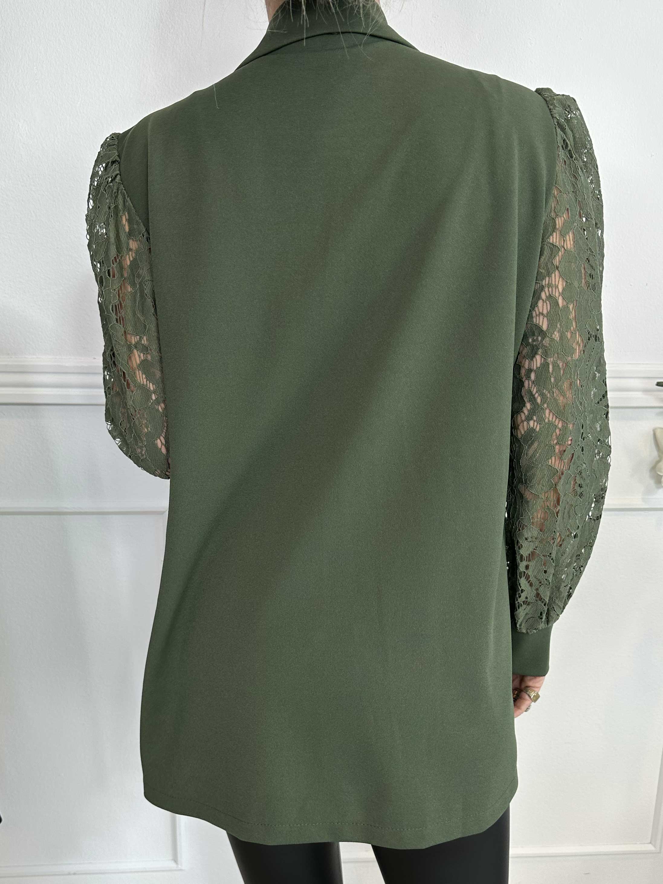 Kata Lace - Oversized blazer med blondeærmer